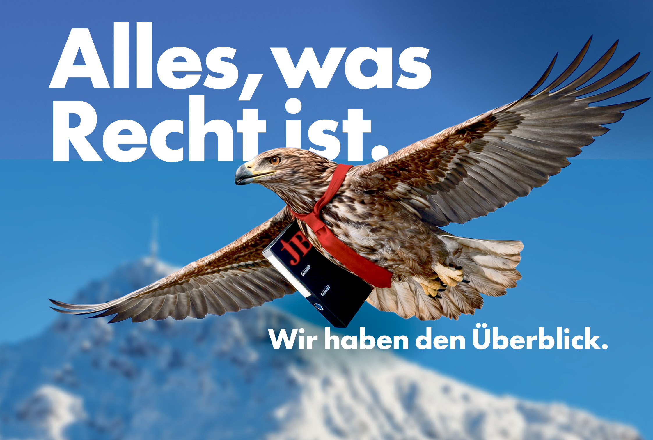 Adlersujet über dem Kitzbüheler Horn mit klarem blauen Himmel